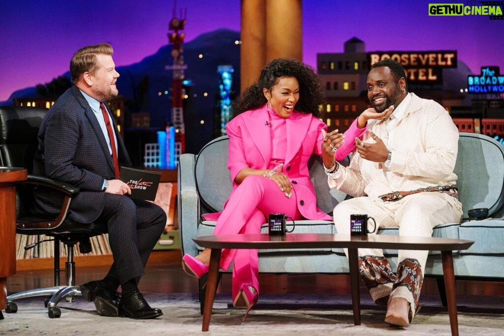 Angela Bassett Instagram - Hey Everybody you good? 

I had SO much fun chatting with @briantyreehenry on the #LateLateShow tune in tonight 12:37/11:37c on CBS! 💗