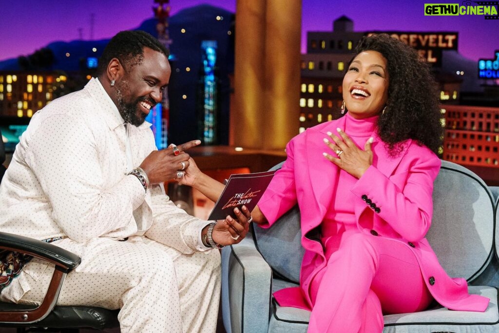 Angela Bassett Instagram - Hey Everybody you good? 

I had SO much fun chatting with @briantyreehenry on the #LateLateShow tune in tonight 12:37/11:37c on CBS! 💗