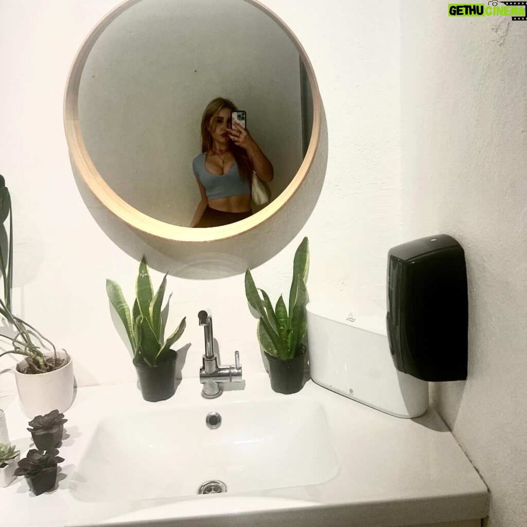 Ella Anderson Instagram - collateral mirror selfie whilst trying to photograph the studio’s plants