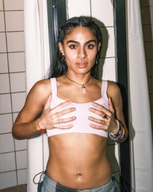 Jessie Reyez Instagram - Is it 
Proper wankered 
Propa wankad or
Propuh wankawd 
?
N e way euro tour been a vibe 🦦