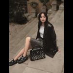 Suzu Hirose Instagram - 25ans 
パリで撮影したもの
楽しかったあ、是非ご覧くださいまし
Photos：VIRGILE GUINARD
#25ans #25ans3月号
@25ansjp
@louisvuitton
#yayoikusama