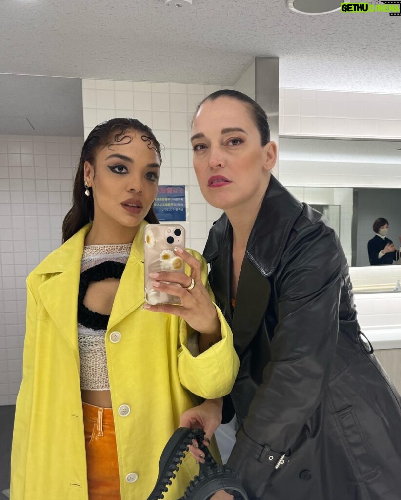 Tessa Thompson Instagram - thank uuu @asliceofbambi & @marni fam for the warmest Tokyo time. 🫶🏾🫂🫀floated out of the show ~ a most stunning thing