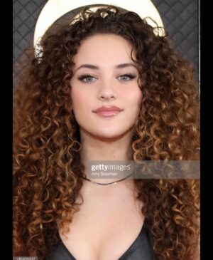Sofie Dossi Instagram - #Grammys are about to start at 5pm PT. Tune in @cbstv 🖤
.
.Styled by @jazminwhitley