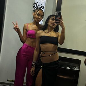 Jessie Reyez Instagram - A great day 🖤

👗@steph__major
