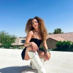 Sofie Dossi Instagram - day 2 tings🤍