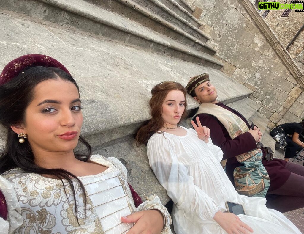 Isabela Merced Instagram - Start streaming Rosaline on @disneyplus for a limited time only from February 10-15 in the U.S!! Go go go