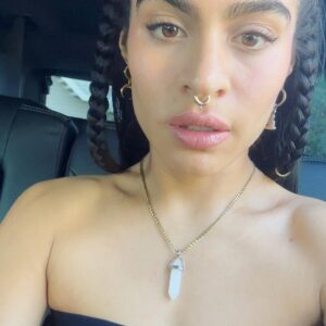 Jessie Reyez Instagram - A great day 🖤

👗@steph__major
