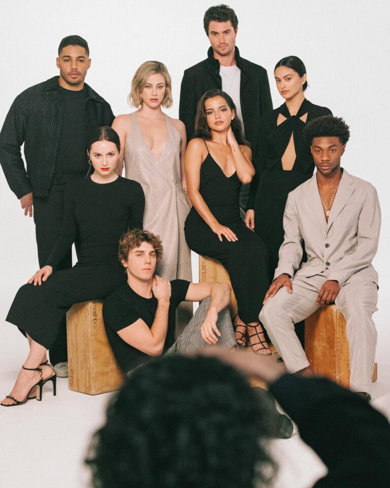 Isabela Merced Instagram - @armanibeauty @michaelb05 @maudeapatow @lukasgage @lilireinhart @hichasestokes @camimendes @jonathandavissofficial @cibellelevi