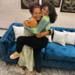 Chelsy García Instagram - Aunque estas palabras no me alcancen para expresar lo que siento por ti, pues el amor que te tengo supera la profundidad de este texto, quiero recordarte que tú eres lo más importante para mí…y Dios lo sabe.

Estoy tan orgullosa de ti como mujer, como ser humano, como madre, como artista…se me llena el pecho de orgullo con decir que soy tu hija. Mi modelo a seguir, mi heroína, mi lugar seguro, mi adoración…Vivo y respiro por ti; y solo le pido a Dios que te llene de salud para poder seguir disfrutándote, que me regale mucho tiempo para gastarlo juntas, y me de sabiduría para honrar tu legado. 

Me haces feliz con el mero hecho de existir, por eso no he de dudar si alguien me pregunta si soy rica, pues tú eres una joya preciosa, mi tesoro, madre.

Deseo que siempre seas feliz y que la vida te siga devolviendo en bendición todo el bien que haces, y te siga compensando por tu hermoso corazón.

TE AMO INFINITO. Feliz cumpleaños, Chiquita. ❤️