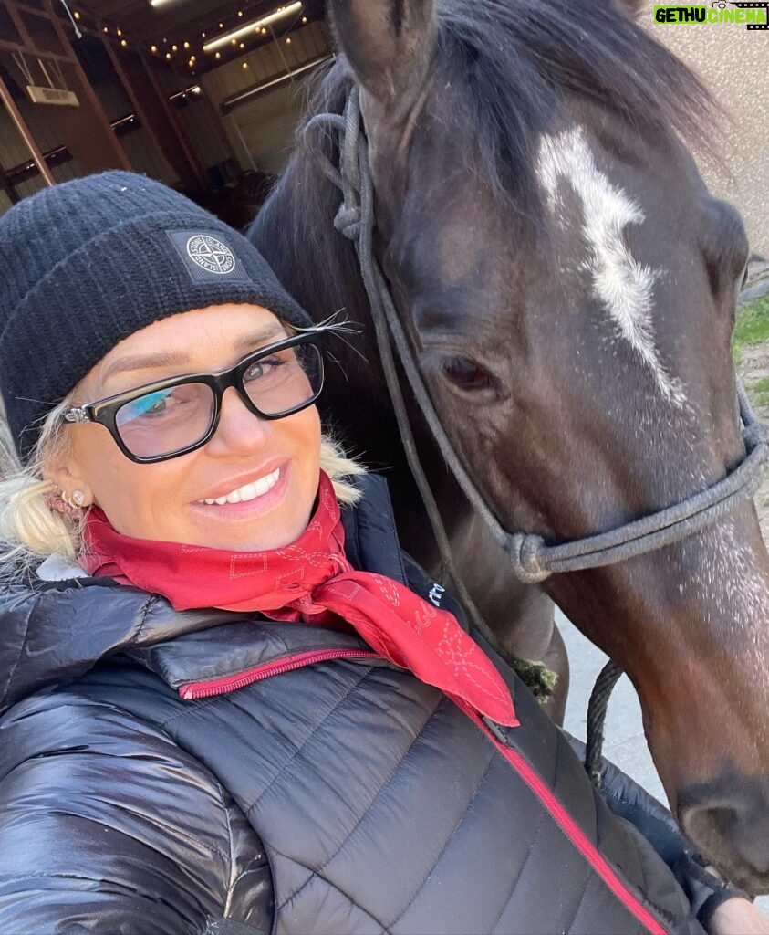 Yolanda Hadid Instagram - ❤️Living life, present and in the moment…. After my 10 month social media detox i am trying to figure out a healthy way of connecting with my online community without making it a daily thing because posting and engaging in social media can take up too many hours of my day. Maybe its the escape of the everyday struggles we all face but it also makes you disassociate from real life connections, missing out on real time conversations and blessings. I don’t know the answers but i do see the red flags, it seems like crack cocaine for the brain and the addiction is real….
I believe that there is a lot of mental health issues attached to it as well, sensory overload of the nervous system and feelings of not being good enough in comparison to others. Steve Jobs did not give a iphone to his own kids for a very good reason…  Only In time will we learn the consequences of phone and social media addictions, in the mean time try to stay present, enjoy your family time, have a cup of coffee with a friend, put your phone away when you are with young children, make those around you feel worthy of your time and attention so together we can see all the beauty life has to offer….