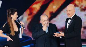 Vanessa Incontrada Instagram - Ricordo la prima volta che ci siamo conosciuti io avevo 20 anni e tu sei stato così protettivo nei miei confronti che non lo dimenticherò mai .. un bacio immenso Maurizio riposa in pace 🙏🙏