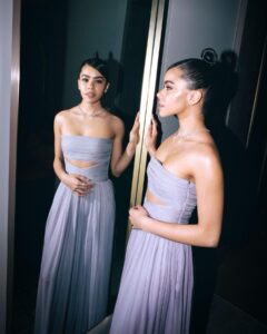 Antonia Gentry Instagram - getting ready for @sagawards with @elleusa ♥️ what an incredible night 

Photographer - Cibelle Levi @cibellelevi
Stylist - Thomas Carter Phillips @thomascarterphillips
Hair - Graham Nation @grahamnation
Makeup - Misha Shahzada @misha212 
Nails - Naoko Saita @naokosaita