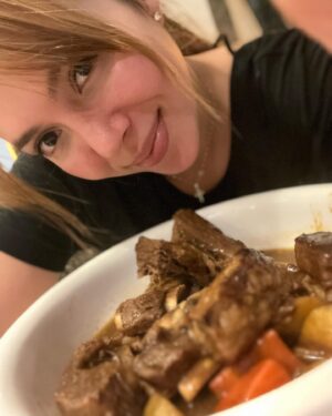 Julia Montes Instagram - Cooking is one of my love language… I’m not a chef but i’m passionate about food …
❤️👩‍🍳🥘 cooked my Hainanese Chicken and Japanese Beef Curry #yourjuliamontes