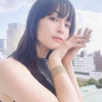 Suzu Hirose Instagram - 主演女優賞いただきました。今年も多くの映画人の勇敢な姿を見せていただけたこと、、まだまだ頑張れと言われているように思えて、身が引き締まりました。これからも愛をもって映画作りに参加したいと思います。そして文と亮くんと立てたことが何より嬉しい。おめでとう😇