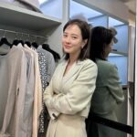 Song Ji-hyo Instagram - 삼성 비스포크 라이프에 다녀왔습니다아💚

가전제품을 잘 선택하는 것만으로도 
지구환경에 도움을 보탤 수 있고..👍🏻👍🏻
똑똑해진 AI가전들이 나한테 맞춰서 알아서 척척‼️
에너지도 절약해주고👍🏻 
즐겁고 의미있는 시간을 보내고 왔어요💚💚

#비스포크라이프 #BESPOKELIFE #삼성비스포크 #가전을나답게 #EverydaySustainability #AD
