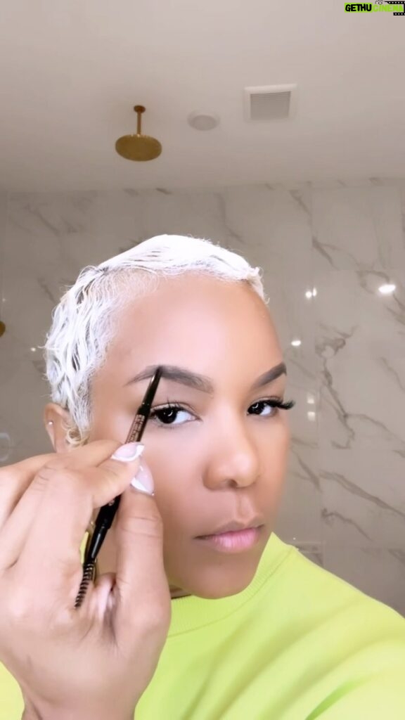 LeToya Luckett Instagram - ✨Mama Time✨

Mommin ain’t no joke! I had to figure out a way to take care of my littles, while remembering to take care of me. @mielleorganics has made it much easier. I use the Pomegranate & Honey Curl Defining Mousse with Hold to simplify my hair care routine and keep my waves poppin’ no matter how fast I’m moving. How are you still showing up for yourself as a mom? Let’s talk about it in the comments ⬇️
