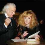 Alla Pugatcheva Instagram - Ну что,мой друг, «Еще не вечер».Все помню и ещё любя,сегодня же зажгу все свечи и  помолюсь я за ТЕБЯ.
С Юбилеем!🙏❤️🙋‍♀️