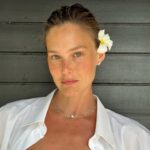Bar Refaeli Instagram - Shabbat shalom 🐚