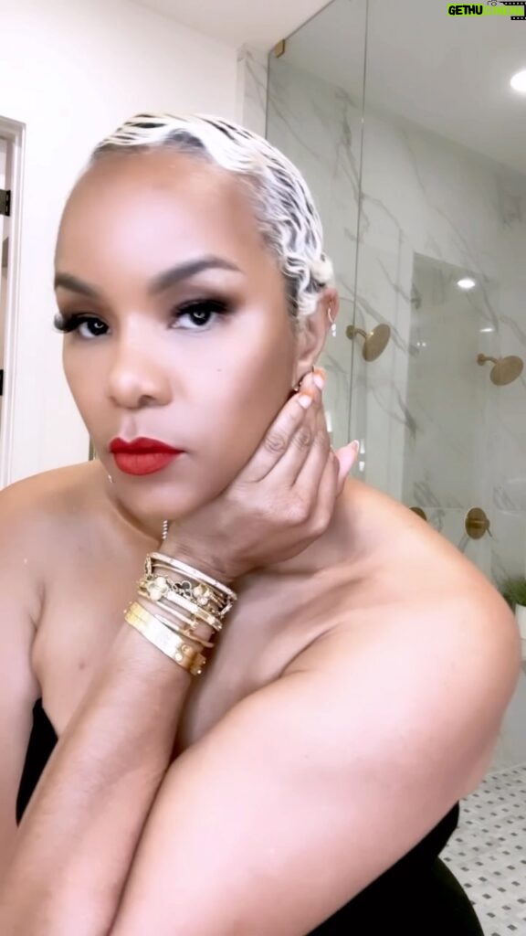 LeToya Luckett Instagram - ✨HEADED OUT✨

I’m outside this weekend! Mama needs a night out & I’m getting ready with the best leave-in to keep my hair hydrated and full of shine before I head out! @mielleorganics Pomegranate & Honey Leave-In Conditioner adds so much moisture to my hair. Try it and find out why this is an award winning product!! 🏆💕