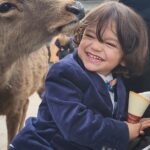 Sherlyn Instagram - Quédate con quien te cuide como @andrenuestrobebe a su helado! #japon #japan #travel #baby #deer #icecream