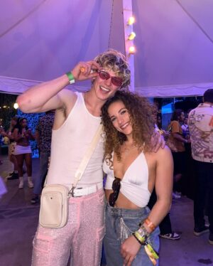 Sofie Dossi Instagram - Coachella finale 🤠