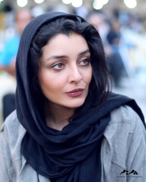 Sare Bayat Instagram - .
با سپاس از عکس زیبای شمیم عزیزم
@shamimphotography
.
در حاشیه مراسم گرامیداشت #روز_جهانی_صنایع_دستی
.
#ساره_بیات #سفیر_صنایع_دستی 
#sarehbayat #sareh_bayat