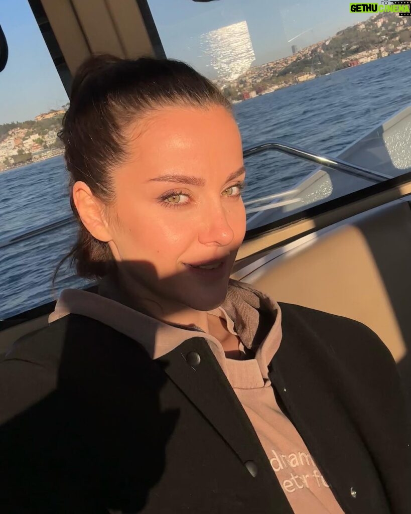 İrem Helvacıoğlu Instagram - ☀️☀️☀️