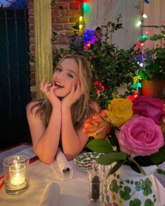 Jayden Bartels Instagram - 💐seconds later the people next to us broke their plate and I took a piece of the broken plate home as memorabilia 😁