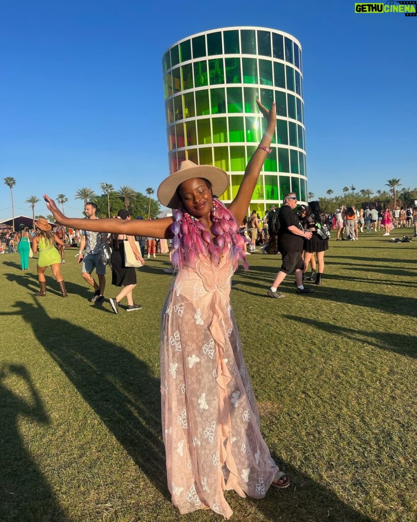 Amanda Gorman Instagram - Coachella you were a blast 💥 and I will never get over seeing @blackpinkofficial in my area 💓🖤👏🏿