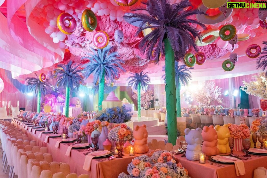 Jennylyn Mercado Instagram - Do you have a sweet tooth? 🍬Then you’re in for a treat. From a blank canvas, @whitespacemnl transformed into a #canDYLANd dream for @mercadojenny and @dennistrillo’s daughter Dylan’s first birthday! 🍭

Yummy gummy bears, pastel palm trees, and life-size candies all around. At this party, desserts came first! All for our sweet little Dylan! 🥰 

Full planning and Coordination:@vpeventsco @niceynice_ 
Event Designer: @gideonhermosa @houseofhermosaph 
Catering: @juancarlocaterer
Lights & Sounds: @ignite.pro
Staging: @4thwall.group
Photo & Video: @niceprintphoto
Dessert Bar: @audreyspastries
Cake: @honeyglazecakes
Giveaway Kids: @insta_mug
Giveaway Adults: @kleankanteen_ph 
Care Kit: @nina.leatherph
Photo booth: @poseandprint
Performer: @geraldine.a.uy
Food Carts:
@crepeglazik
@sweettooth.mgs
@festivesbyclustercones
@pufflesph
donutsonthego
@hotlinksph
@frose.cocktails
@pastapoloph
Play Area:
@cityjumpnslide
@thenestplayandpartypad
@pastelplay.ph
@printdivas
Uv Purifiers sponsored by @allerplasma
Crewmeal by @thepurplewok
Genset: Mc Lights Resources

Detail pictures by: @adrianardiente 

#CaliforniaDreams #KidsParty