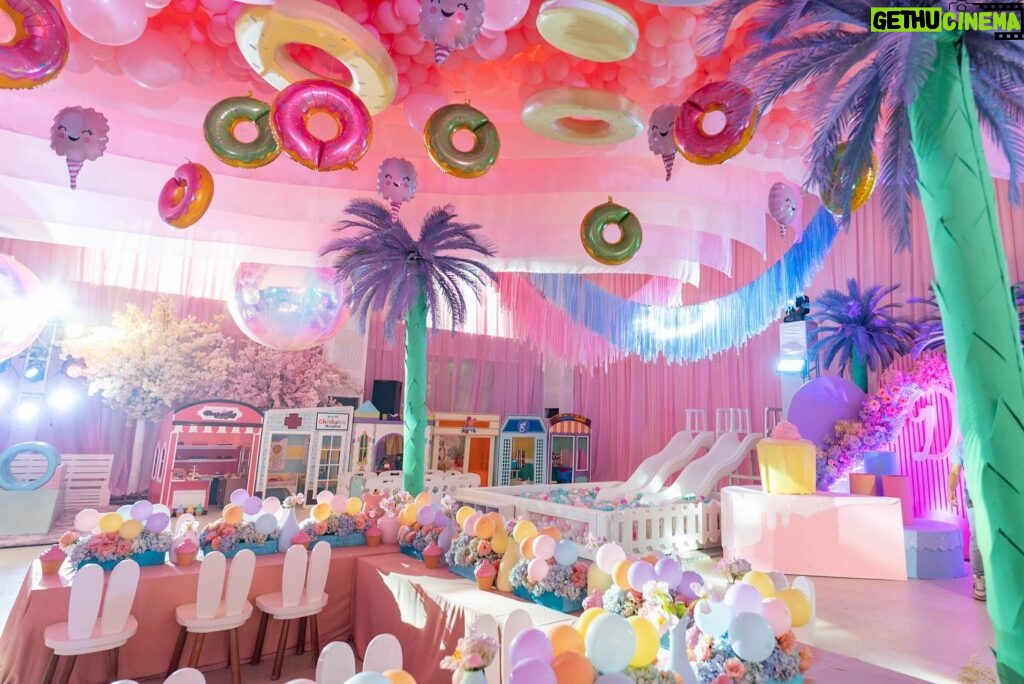 Jennylyn Mercado Instagram - Do you have a sweet tooth? 🍬Then you’re in for a treat. From a blank canvas, @whitespacemnl transformed into a #canDYLANd dream for @mercadojenny and @dennistrillo’s daughter Dylan’s first birthday! 🍭

Yummy gummy bears, pastel palm trees, and life-size candies all around. At this party, desserts came first! All for our sweet little Dylan! 🥰 

Full planning and Coordination:@vpeventsco @niceynice_ 
Event Designer: @gideonhermosa @houseofhermosaph 
Catering: @juancarlocaterer
Lights & Sounds: @ignite.pro
Staging: @4thwall.group
Photo & Video: @niceprintphoto
Dessert Bar: @audreyspastries
Cake: @honeyglazecakes
Giveaway Kids: @insta_mug
Giveaway Adults: @kleankanteen_ph 
Care Kit: @nina.leatherph
Photo booth: @poseandprint
Performer: @geraldine.a.uy
Food Carts:
@crepeglazik
@sweettooth.mgs
@festivesbyclustercones
@pufflesph
donutsonthego
@hotlinksph
@frose.cocktails
@pastapoloph
Play Area:
@cityjumpnslide
@thenestplayandpartypad
@pastelplay.ph
@printdivas
Uv Purifiers sponsored by @allerplasma
Crewmeal by @thepurplewok
Genset: Mc Lights Resources

Detail pictures by: @adrianardiente 

#CaliforniaDreams #KidsParty