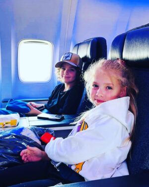 Alla Pugacheva Instagram - Три счастливых дня в Париже.Встреча с ПАПОЙ и поездка в Диснейленд.Ура!!!✈️