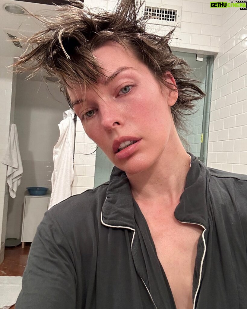 Milla Jovovich Instagram - BLAAAH!! Felt I needed a change and had some clippers on hand. Anyway, it grows back. Love it or hate it, it’s done and now we’ll see what it grows into🥳