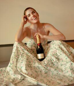 Karla Souza Instagram - Con mucha emoción les comparto que soy parte de la familia Moët & Chandon como embajadora de México y seré parte de un nuevo capítulo de su programa Toast For a Cause. Una gran plataforma en la que aprovecharé para fomentar igualdad de oportunidad e inculcar y motivar las vocaciones cinematográficas de las mujeres en el cine. 
#ToastWithMoet @moetchandon #ad 

EVITE EL EXCESO.
____________________________________________________

With great excitement, I share that I am a part of the Moët & Chandon family as the ambassador of Mexico and I will be a part of a new chapter in their program, Toast For a Cause. This is a great platform where I will take the opportunity to promote equal opportunities and instill and motivate women's vocations in cinema.
#ToastWithMoet @moetchandon #ad

DRINK RESPONSIBLY.