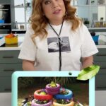 Marina Fedunkiv Instagram - Как я хочу провести майские: с аперолем на веранде 🍹
Как я должна хотеть их провести по мнению мамы: с тяпкой в огороде 🌾