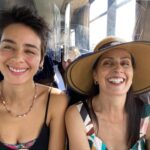 Esmeralda Pimentel Instagram - El amor de mi vida: MI MADRE ✨

Gracias mami @murguiaesmeralda por nuestra familia, por todo lo que tuviste que atravesar sola para sacar 5 hijos adelante. 

Siempre me permitiste explorar el mundo y llevar mi curiosidad hasta las últimas consecuencias. Aun así, tus brazos siempre estaban abiertos y tus oídos atentos a escucharme sin juicio y dejarme ser. 

Se que la única manera de devolverte todo lo que has hecho por nosotros, es siendo la mejor mujer que puedo ser.
🦋

TE AMO, MADRE