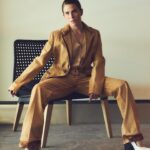 Karla Souza Instagram - ¡Enseñando desde la experiencia! En exclusiva para Marie Claire, @karlasouza nos comparte lo que “La Caída” ha representado en su vida, convirtiéndose en uno de sus proyectos más desafiantes, en el que además vivió el proceso de convertirse en madre y todo lo que eso conlleva. 

Años de dedicación, esfuerzo y pasión son algunas de las cosas que ayudaron a dar vida a su personaje Mariel, un trabajo físico que impactó profundamente en su lado más humano, de la mano de @moetchandon , la actriz celebra un logro más a su vida, permitiéndonos ver más allá de la mujer en la que se ha convertido y que inspira. #KarlaSouzaEsMarieClaire 🤍 
Créditos: Diretor editorial: @gerardangulo  Realización: @sergio.valenzuelach  Fotografía: @marthalvarezbernal 
Peinado: @ernestovargas_hair Maquillaje: @salvadorgonzalezmakeup
Asistente de moda: @michortizand , @vanecl.__ y @zyanyaabreu  Asistente de fotografía:@zoegmz_ 
Entrevistas: @annabrennda