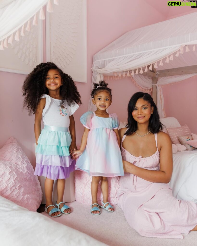 Chanel Iman Instagram - Watching my girls' reaction to these new @janieandjack styles inspired by @disney The Little Mermaid brought me to tears 😭 
We’ve been SO excited to see the movie and what better way to prepare than to feel like a real life princess 🧜🏽‍♀️🐚💜 #JanieandJackPartner #JanieandJackLove #TheLittleMermaid