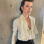 Milla Jovovich Instagram – Had so much fun going to the  @chanelofficial show! Catch the whole experience in my stories and thank you to my amazing glam squad:
Make up: @hollysilius 
Hair: @hairbycandicebirns 
Chanel hair piece: @laetitiacrahay ❤️❤️❤️