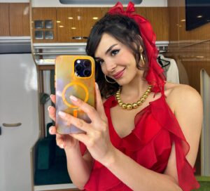 Ebru Şahin Instagram - O zaman dans :) 💃🏻