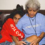 Jessie Reyez Instagram - A mi mejor amiga and serial hugger 🌺 to know her is to love her
Te quiero mucho ma
I’ll show her all the messages once y’all go off lol 
I used to be adverse to this kind of themed post but the more I grow the more it seems ass backwards not to love out loud ❤️ happy mothers to all the moms and mfs