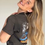 Bar Refaeli Instagram - הלוואי ואדיר ומילקי היו מתעוררים איתי כל בוקר ומסדרים אותי ככה.