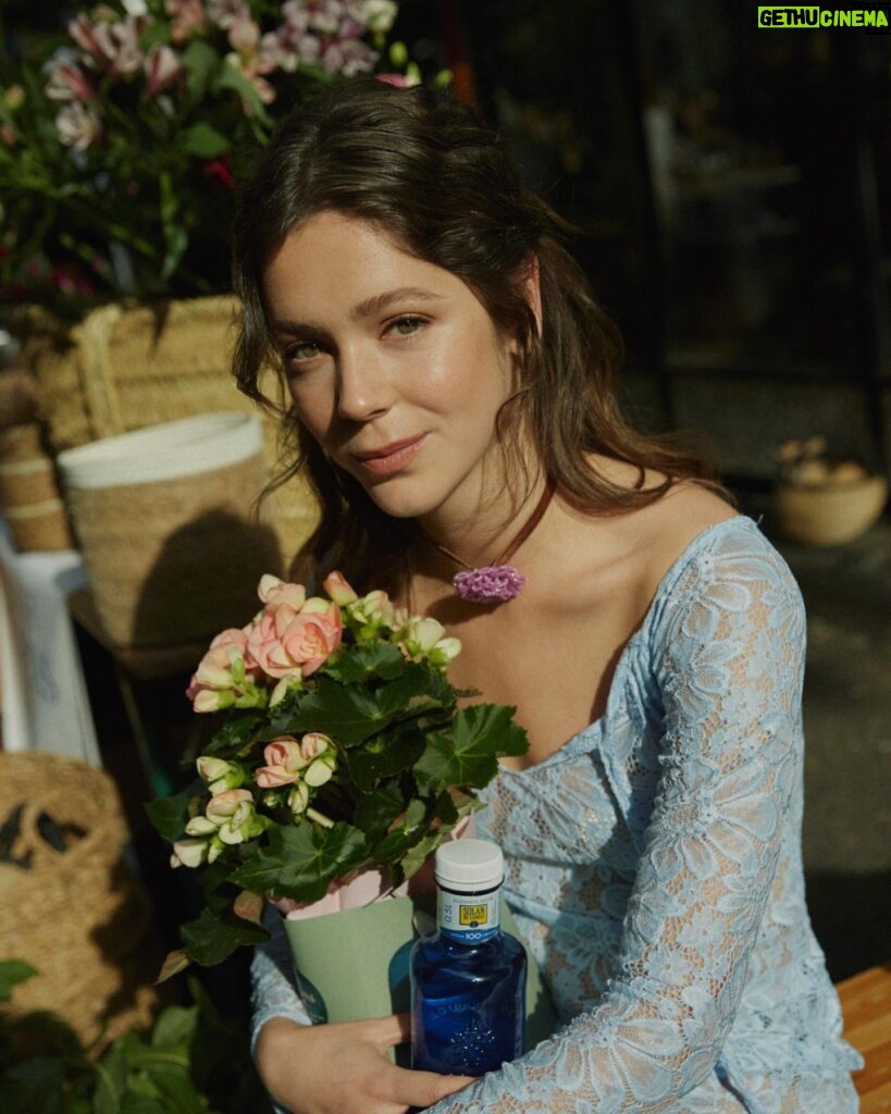 Georgina Amorós Instagram - La primavera, planes por Madrid, un paseo por el mercado de las flores y con @solandecabras mejor aún. 🌼