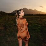 Kinsey Wolanski Instagram - Find that thing that motivates you to work hard. For me, it’s always been travel. Travel fills my soul and now my goals align with having the flexibility in my career to be able to experience new parts of the world 🌎 
@ludusmagnus_franschhoek 

#travel #southafrica #winefarms