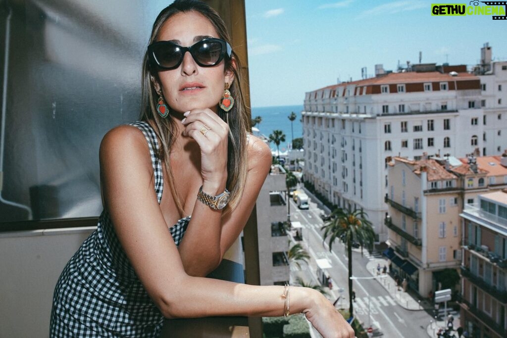 Amina Khalil Instagram - Bonjour Cannes ❤ 

So happy to be here at @festivaldecannes 
Its a true honour to be invited to this legendary festival. 
And tomorrow, you’ll know why I’m here :) 

📸 @a_zaatar