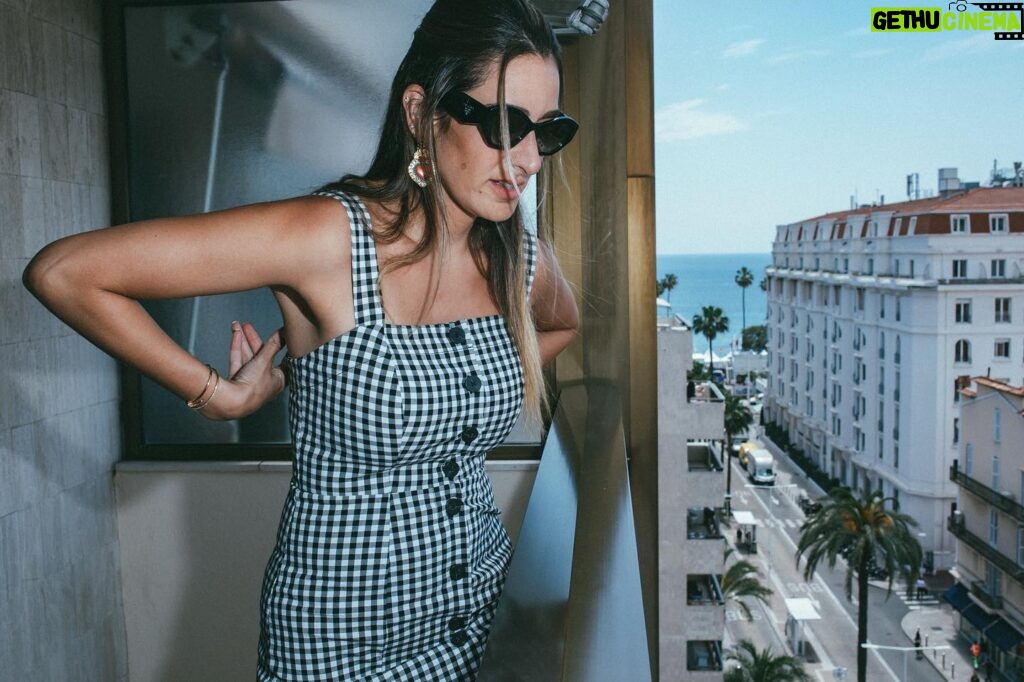 Amina Khalil Instagram - Bonjour Cannes ❤ 

So happy to be here at @festivaldecannes 
Its a true honour to be invited to this legendary festival. 
And tomorrow, you’ll know why I’m here :) 

📸 @a_zaatar