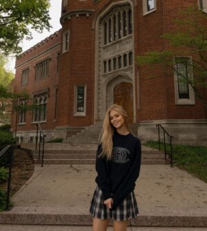 Loreto Peralta Instagram - And just like that … 
👩🏼‍🎓

#fighton✌️