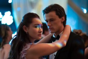 Lola Tung Instagram - here’s a little first look at season 2!! @thesummeriturnedpretty 🌹