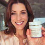 Kate Walsh Instagram – Summer is almost here my loves! ☀️ Sharing my top 3 must-haves from @CrepeErase 😍

Check it all out at CrepeErase.com at the link in my bio 💃

#SkincareGoals #CrepeErase #Sponsored