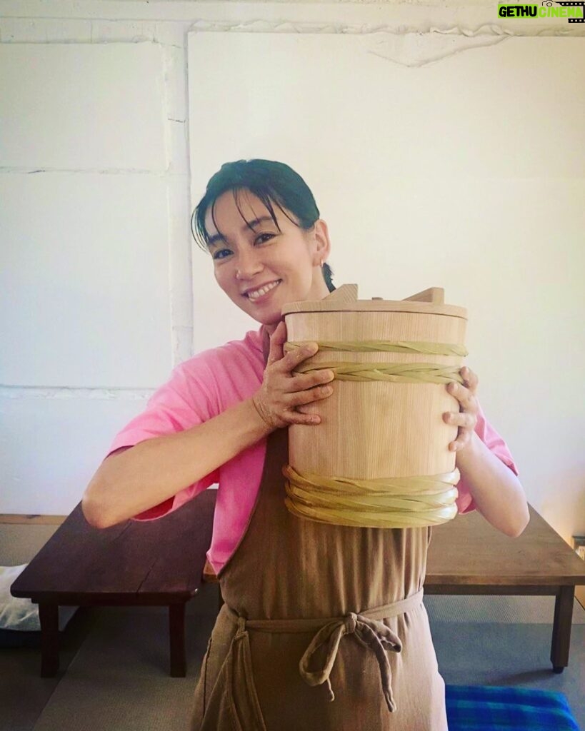 Asami Mizukawa Instagram - @ellegourmetjp で『水川発酵食道』というわたしの連載が始まりました👏

私自身も暮らしに取り入れている発酵食ですが、発酵への興味は尽きません🔍興味は増すばかり🔎✨
連載を読んでくださる皆様と一緒に発酵という日本の食と文化に触れて学びを深めましょ！

自分の身体に興味をもち、学び、貢献すると心も精神も整うと思うのです。
身体と心は繋がってる🧘🏻‍♀️♾❤️

『水川発酵食道』是非よろしくお願いします🌏